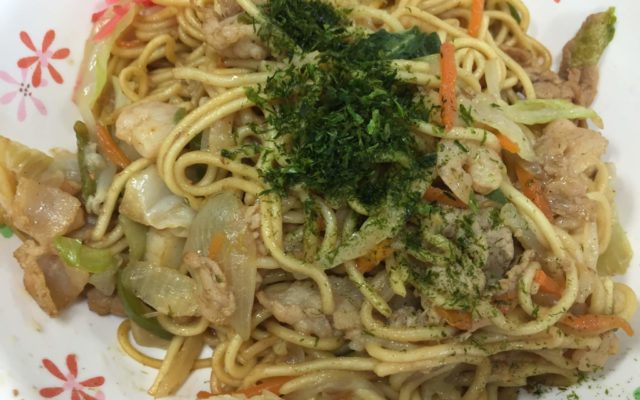 焼きそばと春巻きにスイカ
